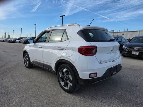 Certified 2025 Hyundai Venue SEL image 7