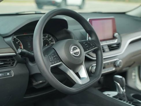 Used 2025 Nissan Altima 2.5 SV image 27