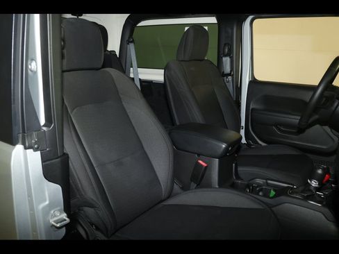 Used 2022 Jeep Wrangler Willys image 25