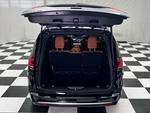 New 2026 Chrysler Pacifica Pinnacle image 10