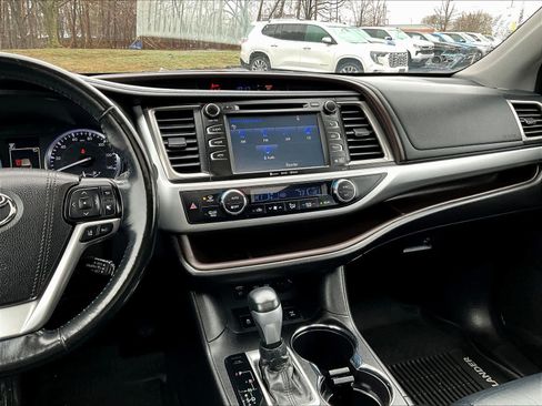 Used 2018 Toyota Highlander XLE w/ Protection Package #3 image 18