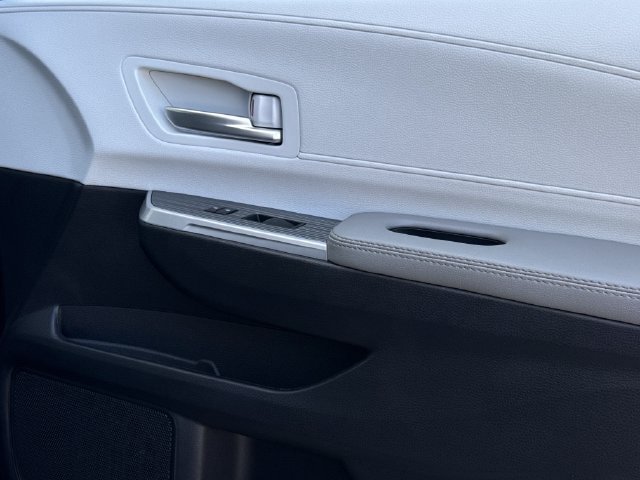 Certified 2025 Toyota Sienna XLE FWD image 29