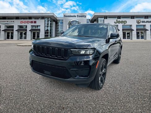Certified 2025 Jeep Grand Cherokee Altitude AWD/4WD image 1