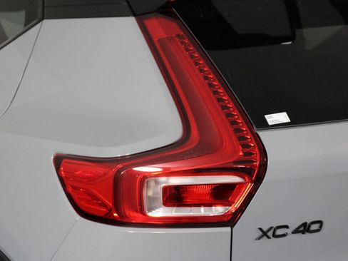 New 2026 Volvo XC40 B5 Ultra w/ Climate Package AWD/4WD image 15