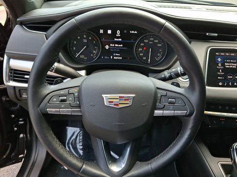 Used 2023 Cadillac XT4 Premium Luxury w/ Technology Package AWD/4WD image 20