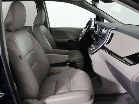 Used 2020 Toyota Sienna XLE w/ XLE Navigation Package FWD image 19