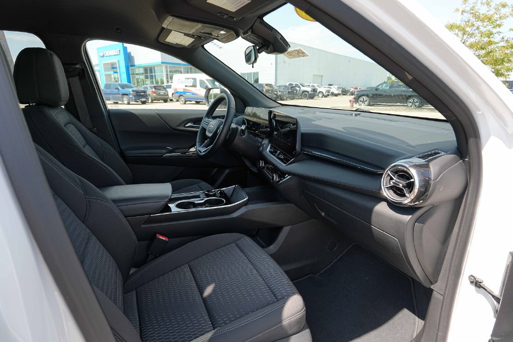 Used 2026 Chevrolet Equinox LT AWD/4WD image 24