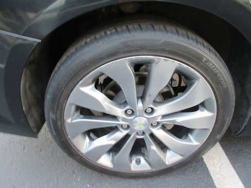 Used 2016 Chevrolet Malibu Premier w/ Driver Confidence Package FWD image 9