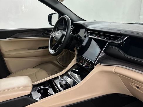 Used 2022 Jeep Grand Cherokee Limited 4xe w/ Luxury Tech Group II AWD/4WD image 40