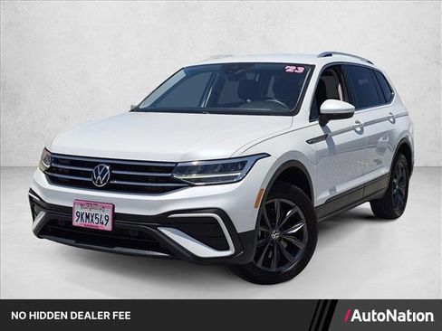 Used 2023 Volkswagen Tiguan SE FWD image 1