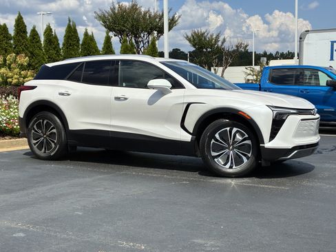Used 2024 Chevrolet Blazer EV LT AWD/4WD image 3