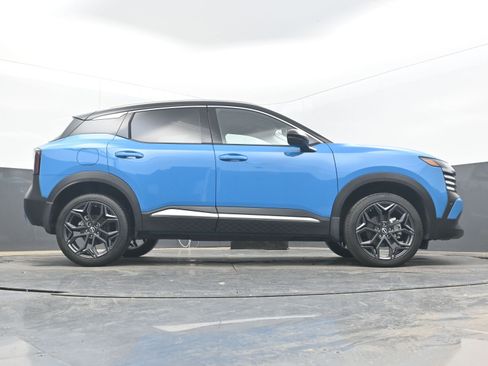 Certified 2025 Nissan Kicks SR FWD image 30