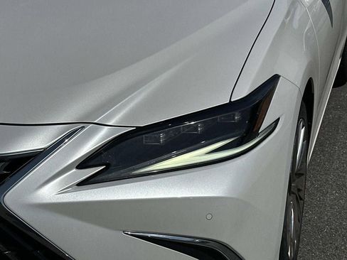 Used 2022 Lexus ES 350 Ultra Luxury w/ Accessory Package 2 FWD image 9