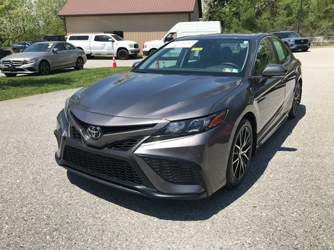 Used 2024 Toyota Camry SE AWD/4WD image 4
