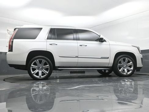 Used 2017 Cadillac Escalade Luxury AWD/4WD image 60