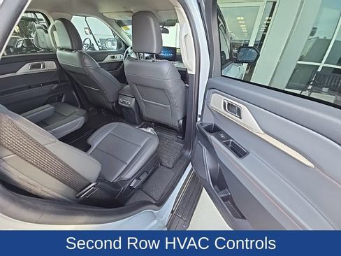 Used 2025 Ford Explorer Active w/ Active Comfort Package RWD image 19