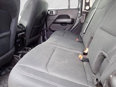 Used 2019 Jeep Wrangler Unlimited Sahara image 8