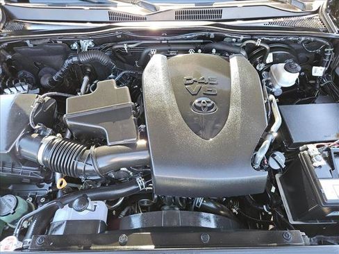 Used 2022 Toyota Tacoma TRD Off-Road w/ Technology Package RWD image 25