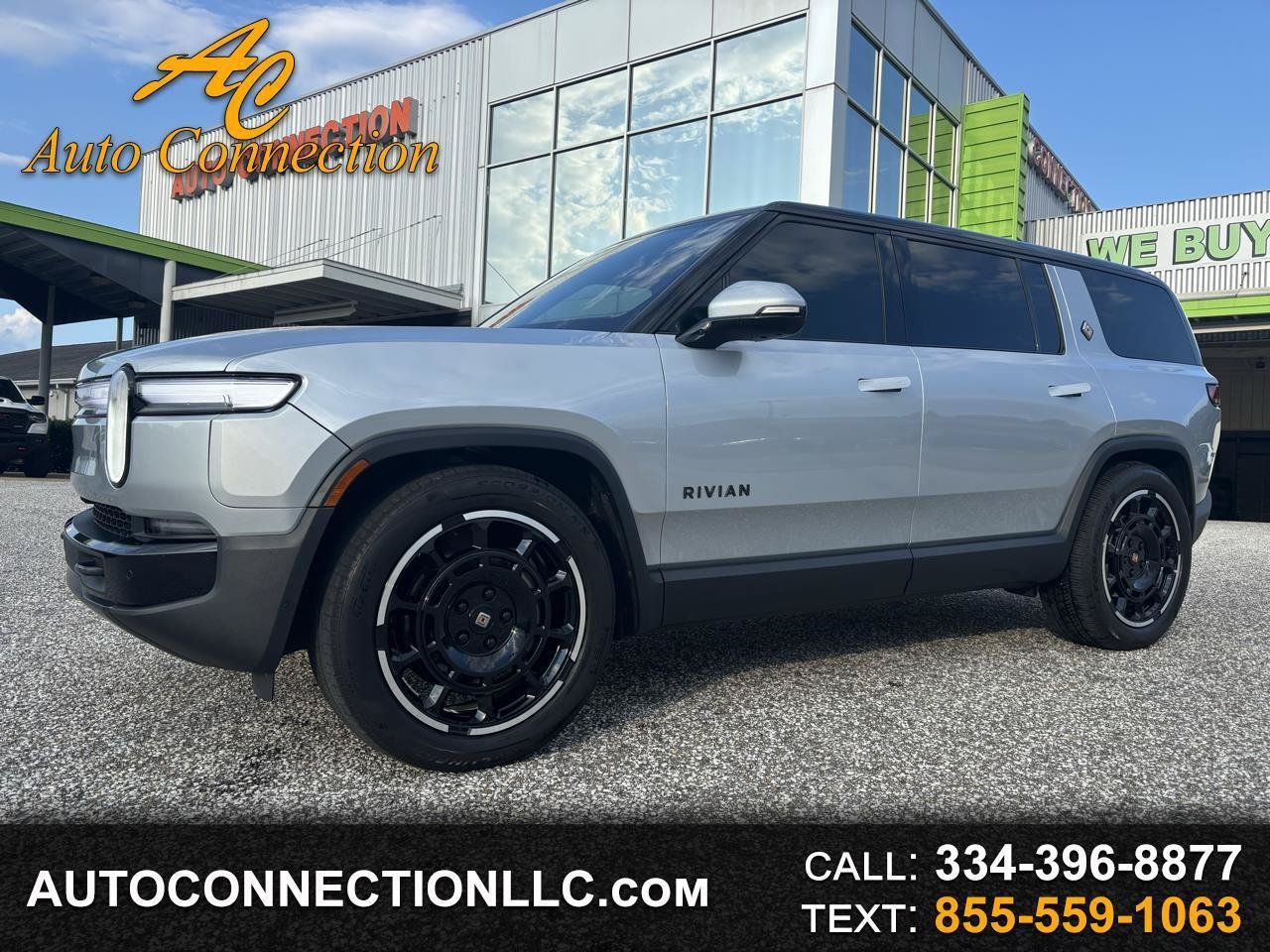 Used 2025 Rivian R1S Adventure Dual AWD/4WD image 1