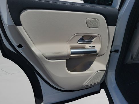 Certified 2025 Mercedes-Benz GLA 250 image 7