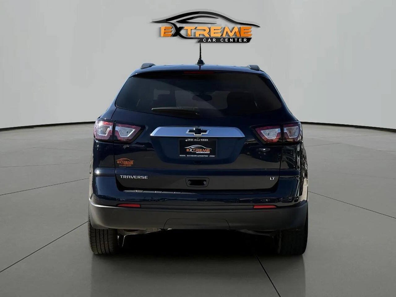 Used 2017 Chevrolet Traverse LT w/ Style and Technology Package FWD image 5