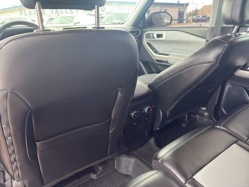 Used 2022 Ford Explorer XLT w/ Equipment Group 202A AWD/4WD image 12
