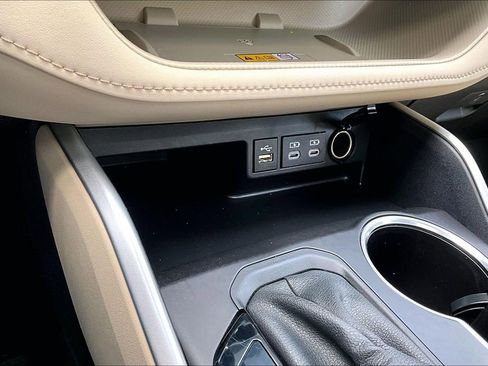 Used 2024 Toyota Highlander XLE image 15