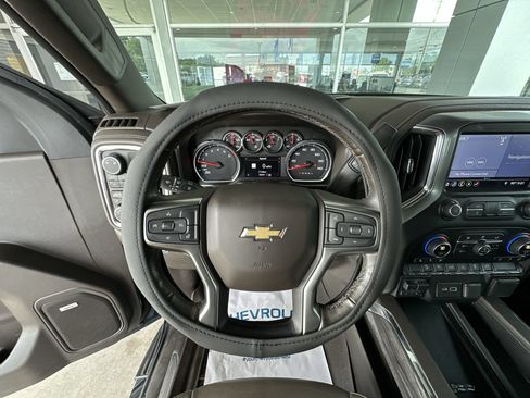 Used 2019 Chevrolet Silverado 1500 LTZ w/ LTZ Convenience Package AWD/4WD image 12