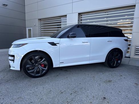 Used 2025 Land Rover Range Rover Sport Autobiography AWD/4WD image 3