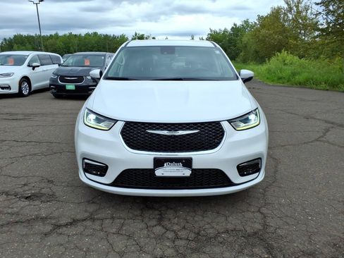 Used 2023 Chrysler Pacifica Touring-L FWD image 8