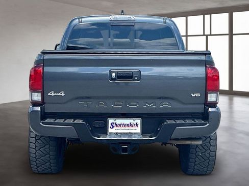 Used 2022 Toyota Tacoma SR5 w/ Technology Package AWD/4WD image 5