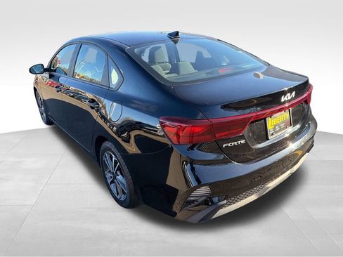 Used 2023 Kia Forte LXS w/ LXS Technology Package image 5
