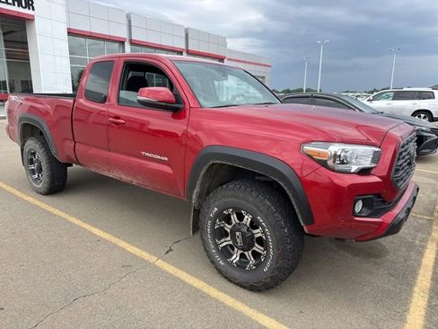 Used 2021 Toyota Tacoma TRD Off-Road w/ Technology Package AWD/4WD image 9