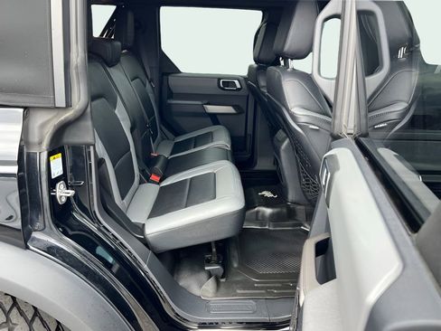 Used 2023 Ford Bronco Black Diamond image 17