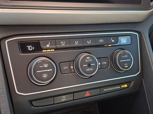 Used 2020 Volkswagen Atlas Cross Sport SE w/ Towing Package image 15