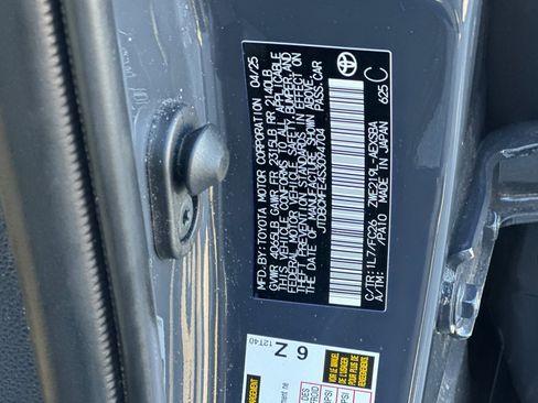 Used 2025 Toyota Corolla SE image 30