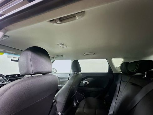 Used 2015 Kia Soul + FWD image 12