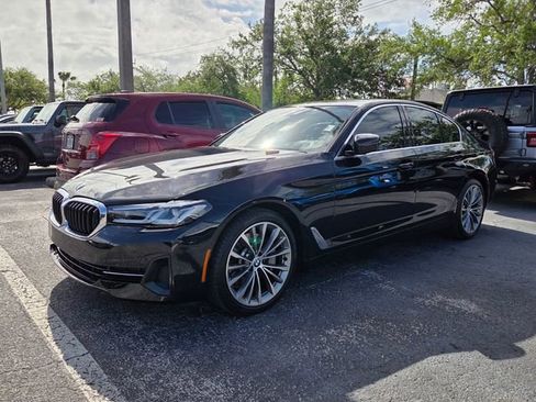 Used 2022 BMW 530i w/ Premium Package image 3
