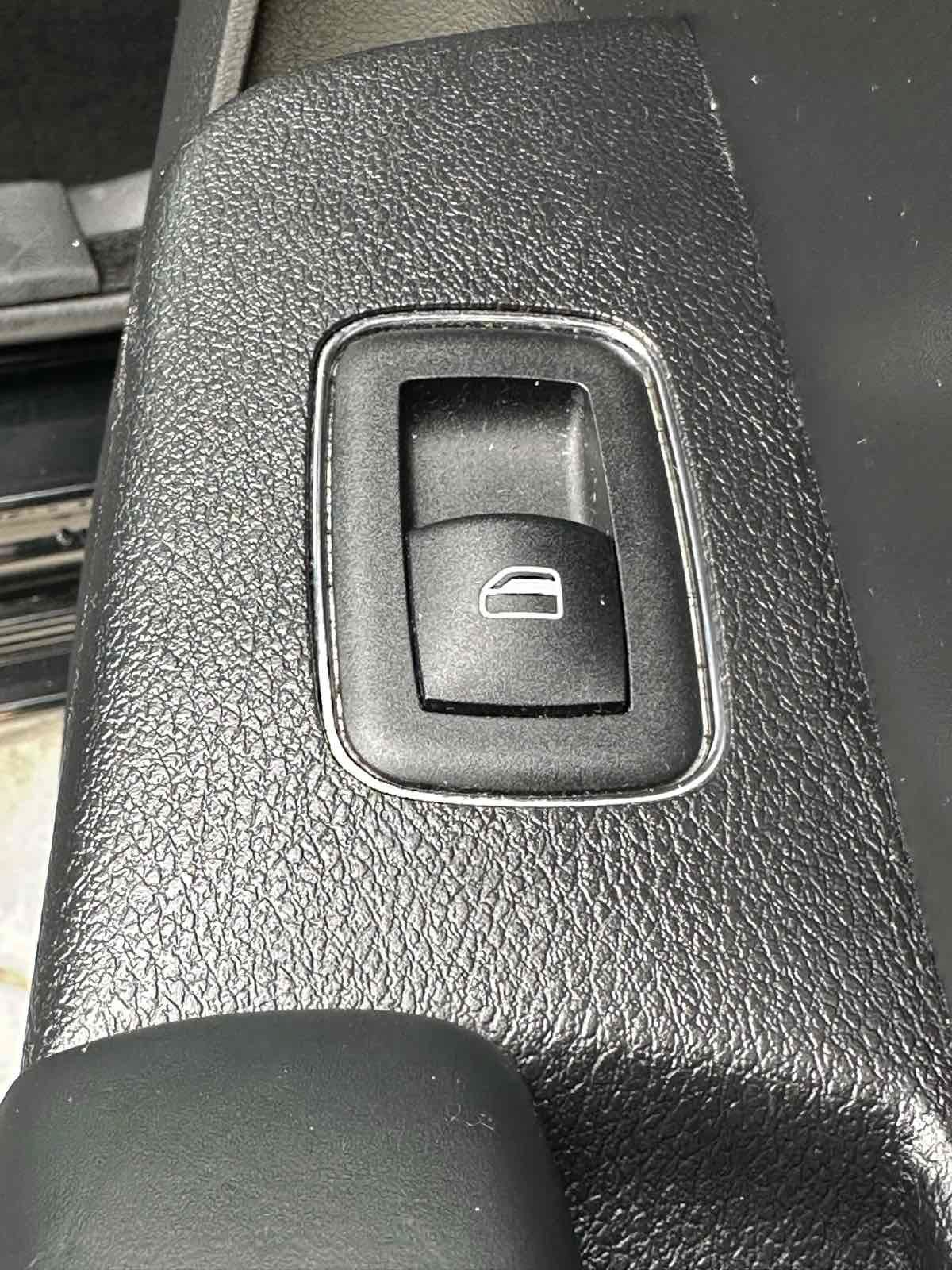 Used 2014 Chrysler 300 C w/ Harman/Kardon Audio Group RWD image 38