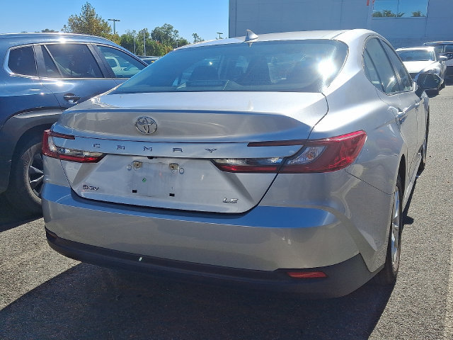 Used 2025 Toyota Camry LE FWD image 5