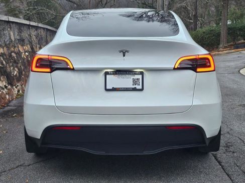 Used 2024 Tesla Model Y Long Range image 8