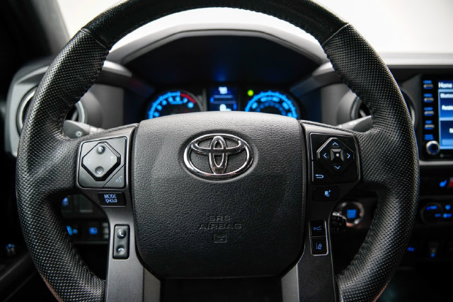 Used 2022 Toyota Tacoma TRD Off-Road w/ TRD Premium Off Road Package AWD/4WD image 32