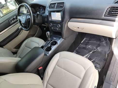 Used 2019 Ford Explorer XLT w/ Equipment Group 202A FWD image 11