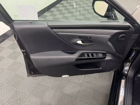 Certified 2024 Lexus ES 350 w/ Premium Package FWD image 9