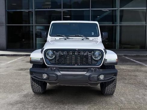 Used 2024 Jeep Gladiator Sport AWD/4WD image 3