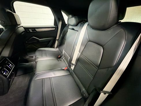 Certified 2023 Porsche Cayenne Platinum Edition AWD/4WD image 20