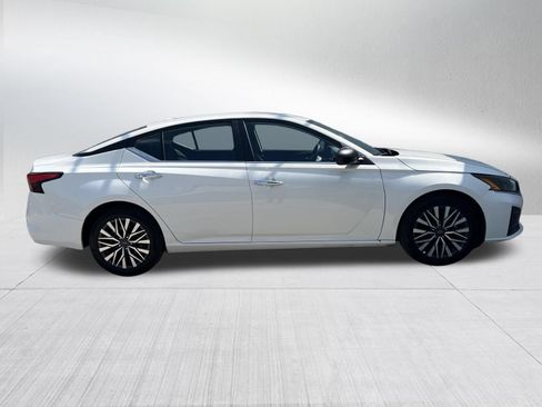 Used 2025 Nissan Altima 2.5 SV FWD image 5