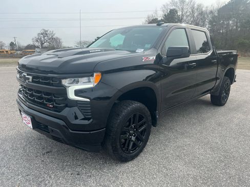 Used 2024 Chevrolet Silverado 1500 LT Trail Boss image 2