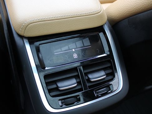 Used 2020 Volvo XC60 T5 Inscription w/ Protection Package Premier image 41