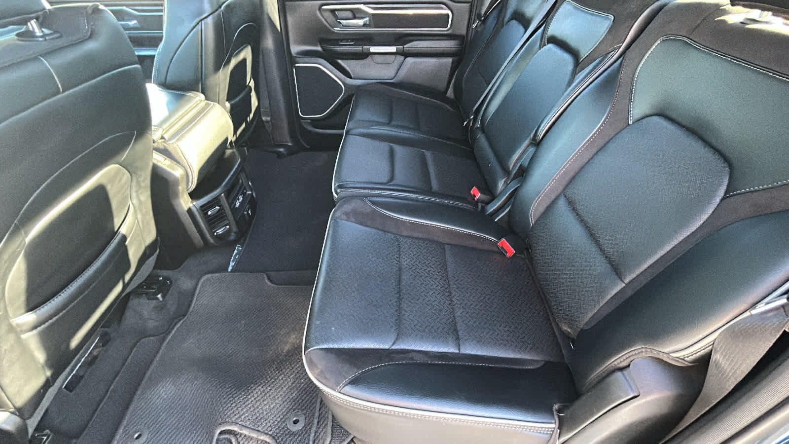 Used 2023 RAM 1500 Laramie AWD/4WD image 24